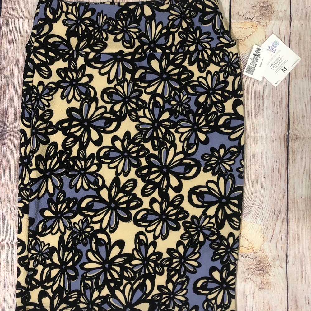 LuLaRoe Cassie Skirt size M - NWT